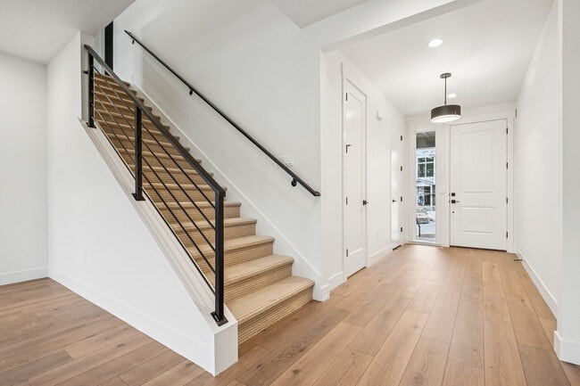 Building Photo - 474 Ascent Dr