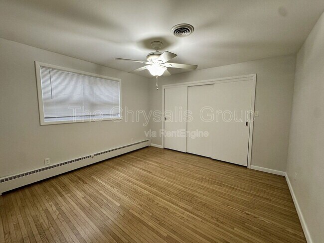 Building Photo - 141 E Walnut St