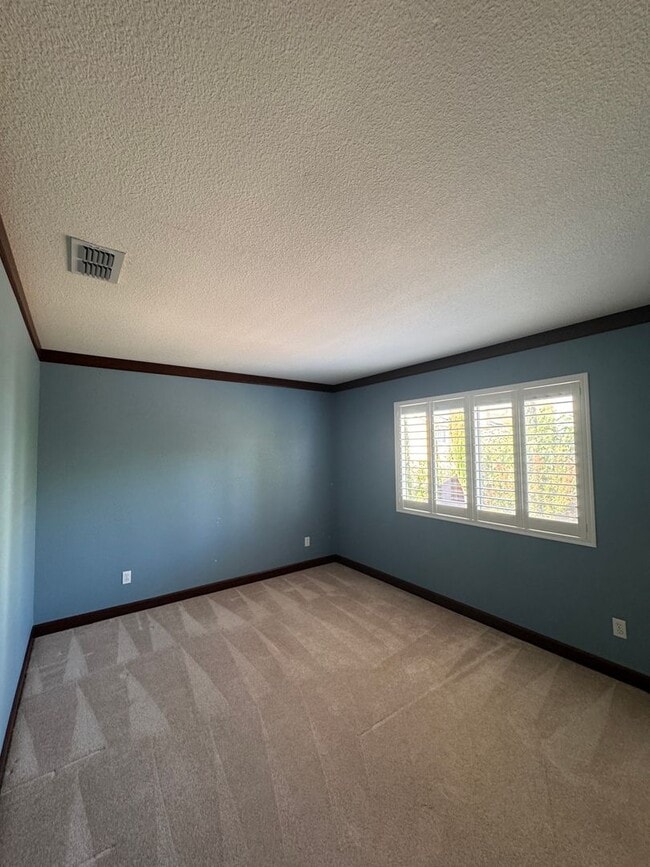 Building Photo - 1762 River Oaks Cir