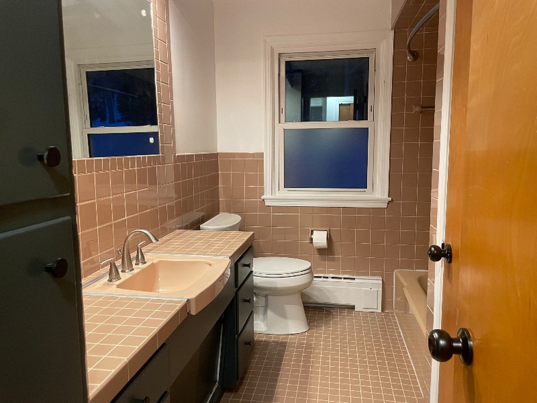 Building Photo - 44 Chestnut St