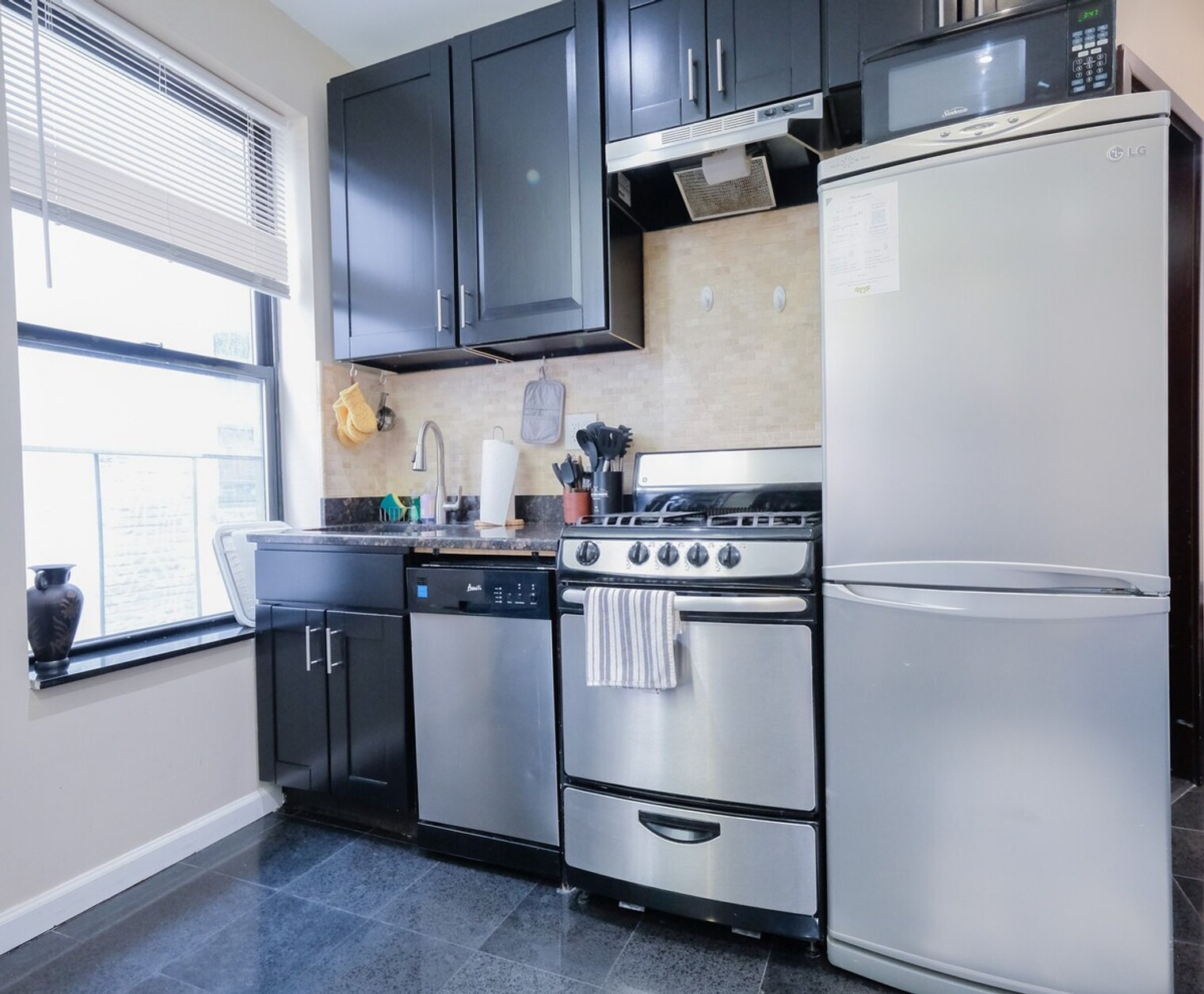 Building Photo - 5 W 101st St