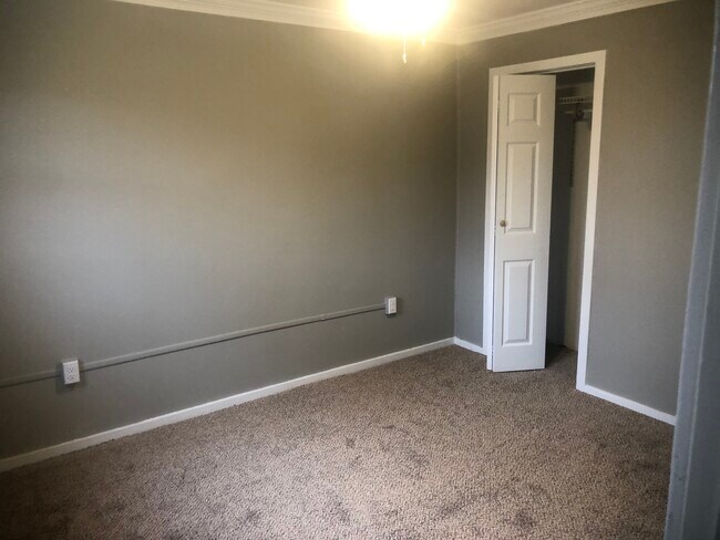 Building Photo - 349 S Hokendauqua Dr