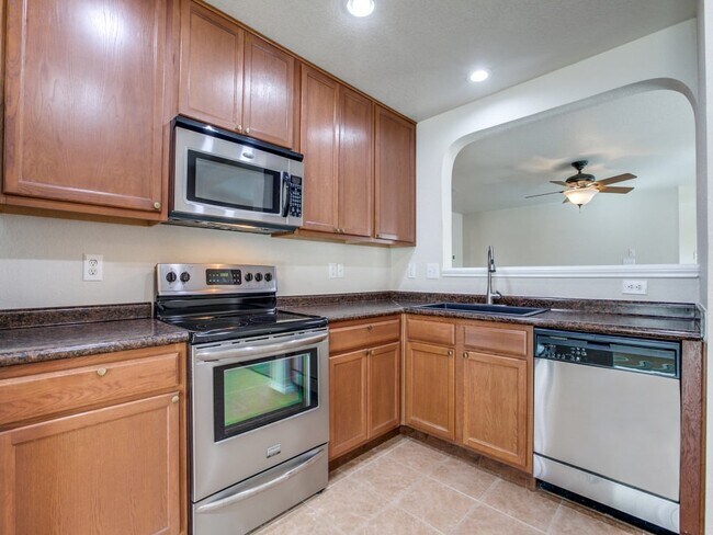 Building Photo - 10116 Villa Del Lago