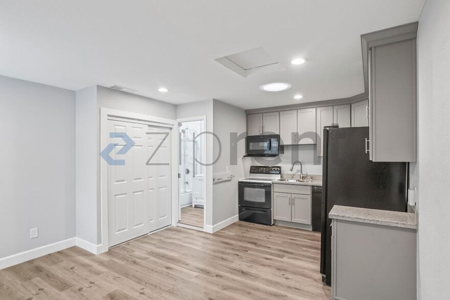 Building Photo - 1416 Rue Avati