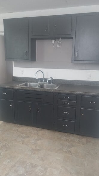 Building Photo - 1608 Poplar St