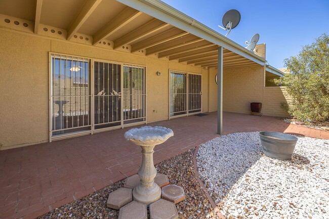 Building Photo - East-2 bedroom/ 2 bathroom townhome