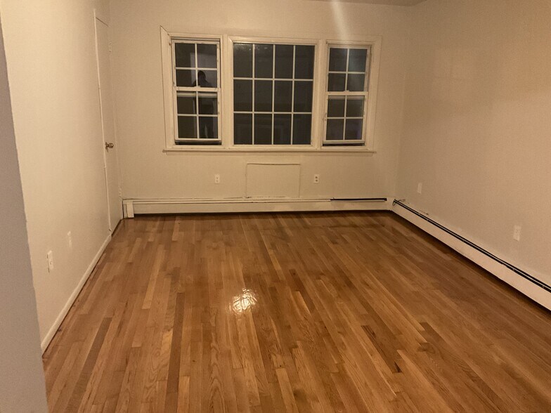 Building Photo - 22 Boyle Plz