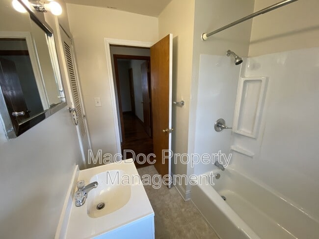 Building Photo - 10532 Robert E. Lee Drive