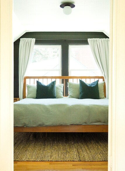 Building Photo - 4603 NE Irving St