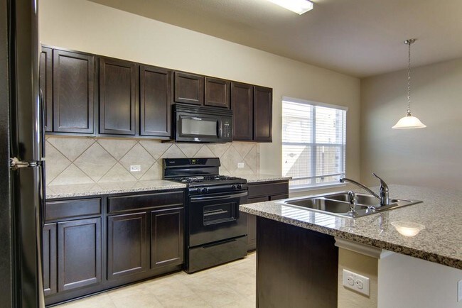 Building Photo - 605 Brashear Ln