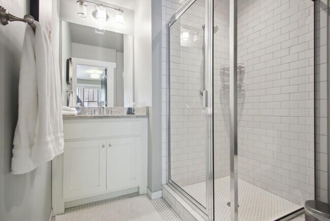 Building Photo - 519 N Highland Ave NE