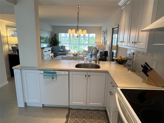 Building Photo - 1481 S Ocean Blvd