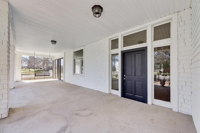 Building Photo - 134 S Hatton