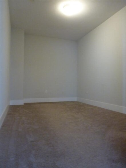 Building Photo - 154 W 2nd St