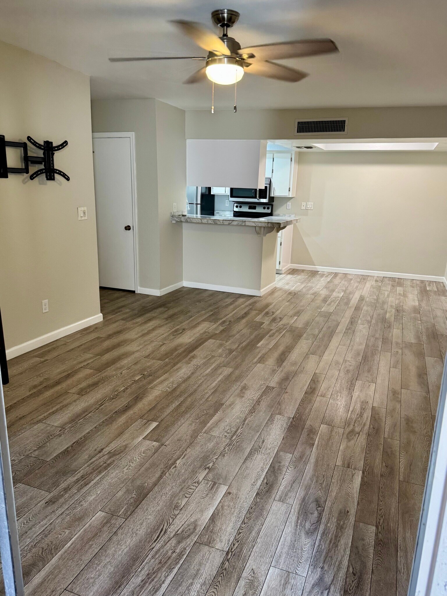 Building Photo - 4554 E Paradise Village Pky N
