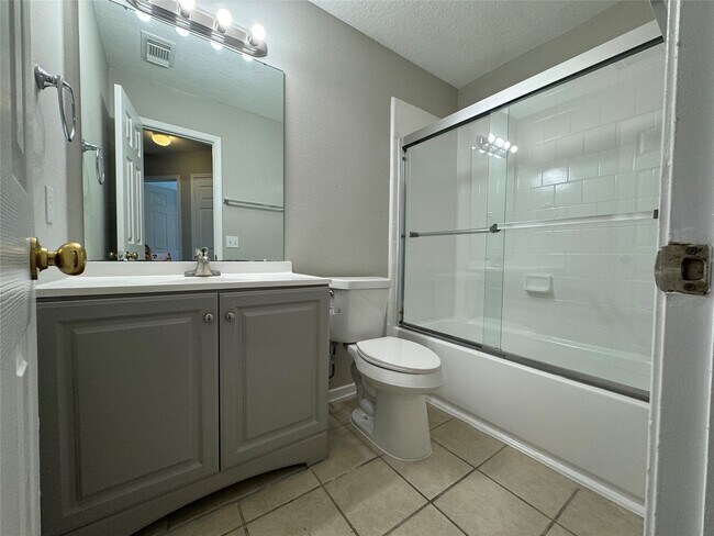 Building Photo - 20914 Medallion Pointe Dr