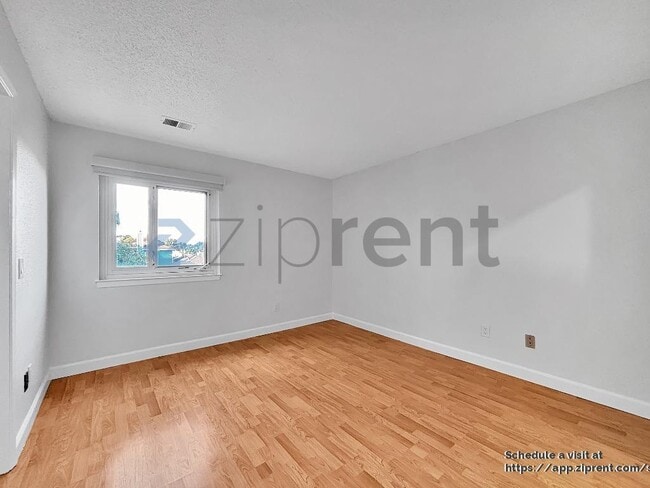 Building Photo - 320 Barbara Ln