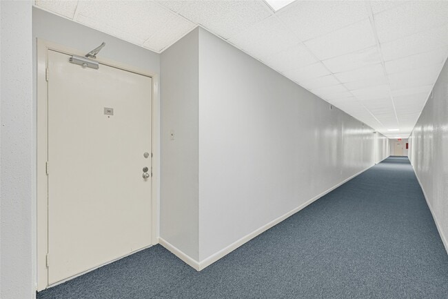 Building Photo - 8515 Hearth Dr