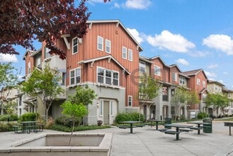 Building Photo - 2077 Kiwi Walkway