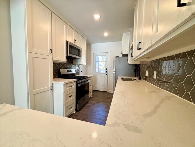 Building Photo - 406 McPhail St