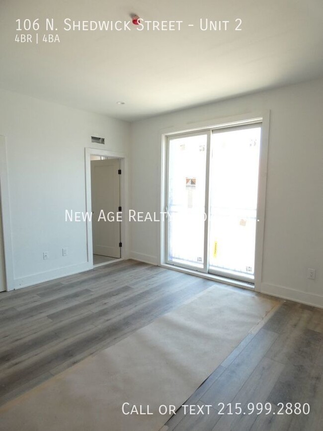 Building Photo - Large Four Bedroom Four Bathroom Apartment...