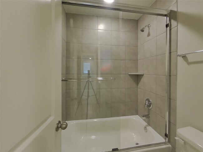 Building Photo - 9835 Willow Creek Commerce Dr