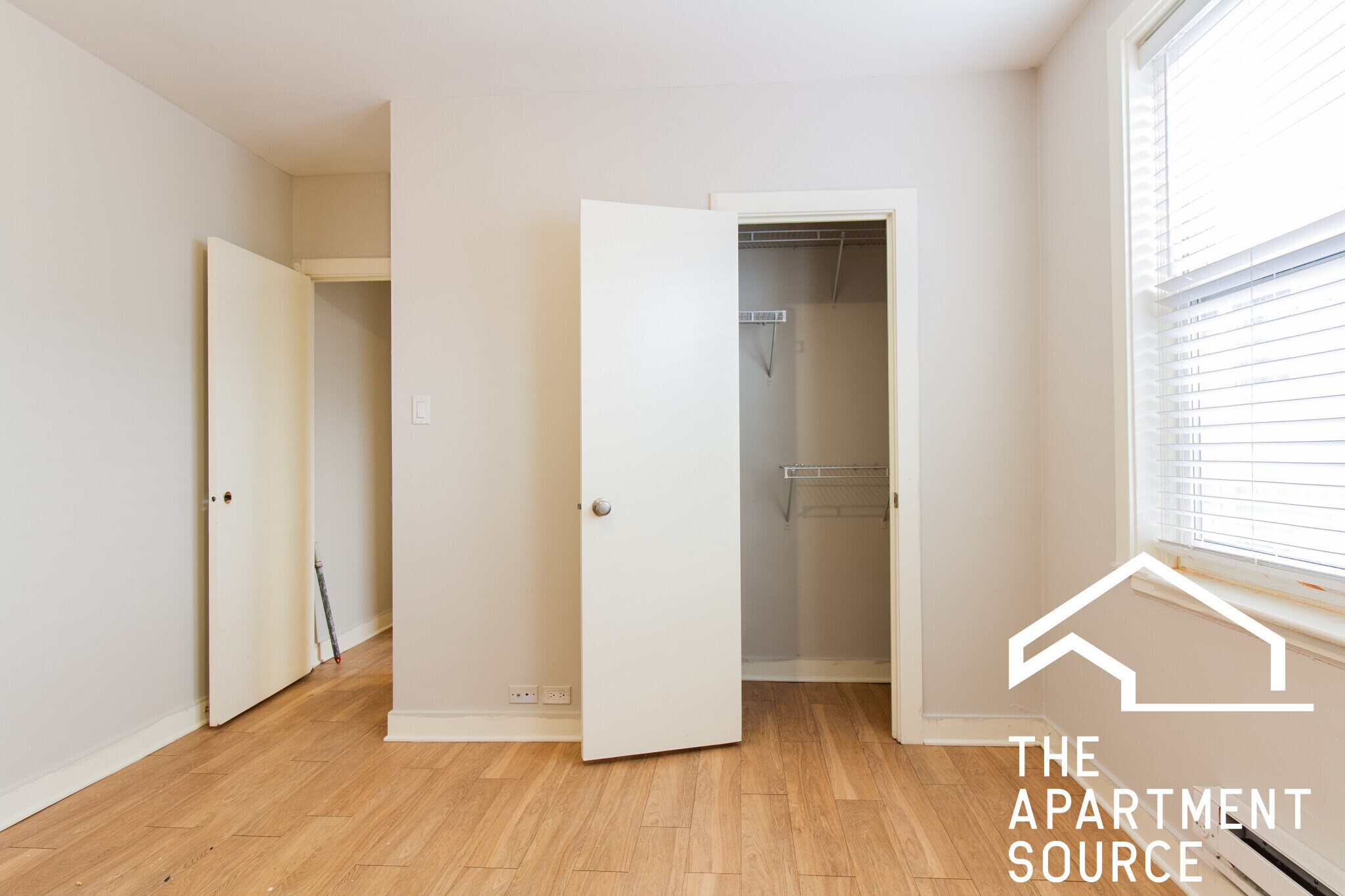 Building Photo - 511 W Belmont Ave