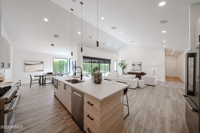 Building Photo - 6329 N 10th Dr