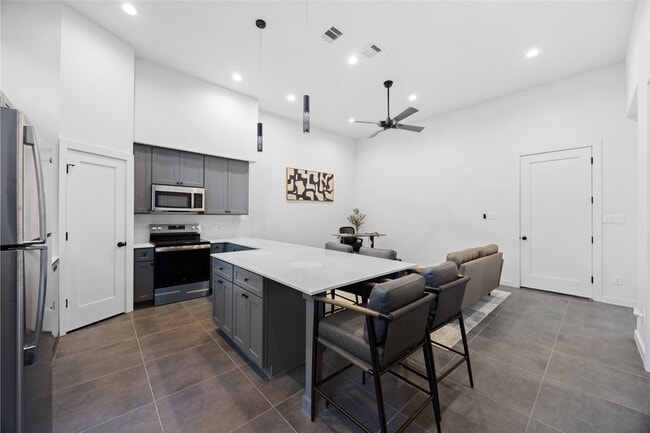 Building Photo - 13938 Bee Flower Ln