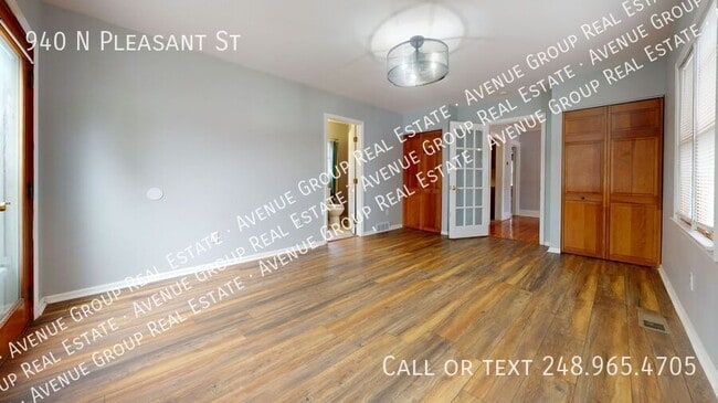 Building Photo - 940 N Pleasant St