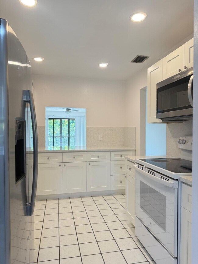 Building Photo - 5987 Forest Hill Blvd