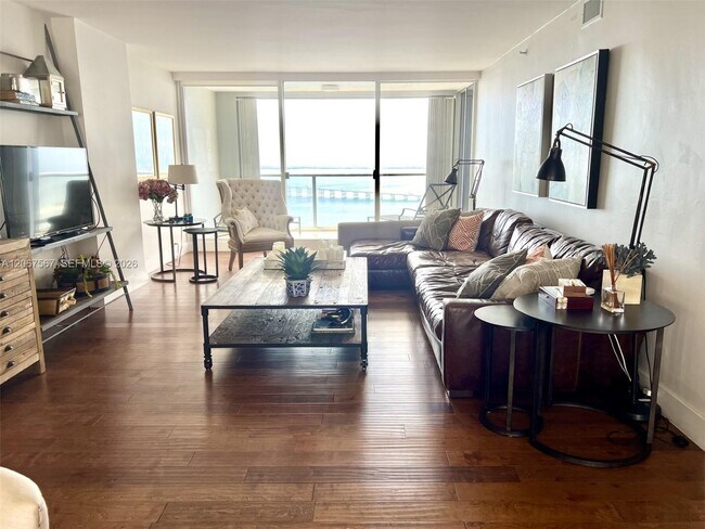 Building Photo - 1541 Brickell Ave