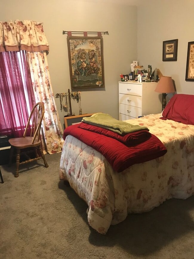 Building Photo - 2 bedroom 1 bath