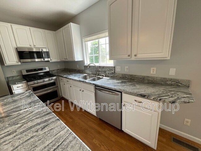 Building Photo - 2244 Haverford Dr