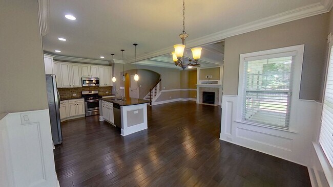 Building Photo - Custom 4 BD/2.5 BA Home with Community Pool, Water Access and Day Dock!
