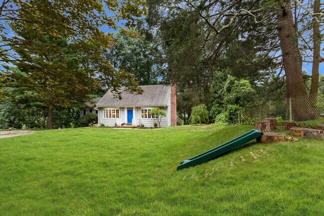 Building Photo - 33 Evergreen Rd