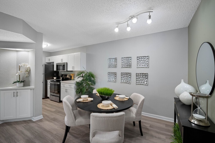 Building Photo - Solara At Wellington