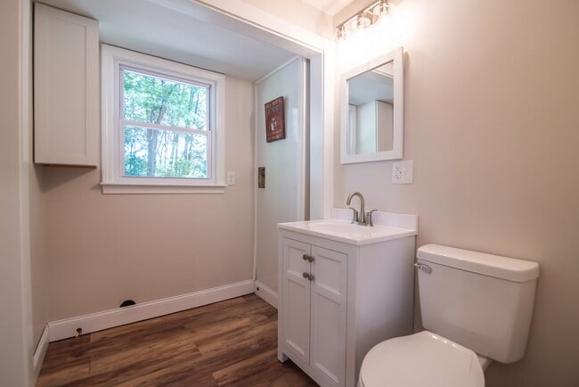 Building Photo - 11 Chatham St