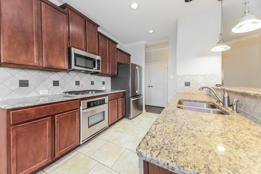 Building Photo - 1208 Songbird Dr
