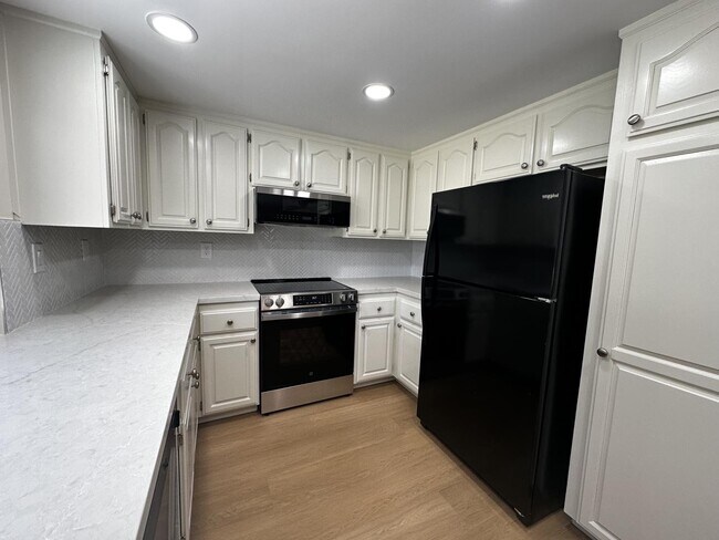 Building Photo - 2035 Dorsch Rd