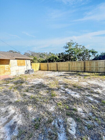 Building Photo - 13000 120th St N