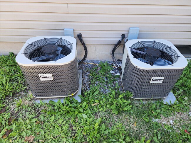 Building Photo - 319 Charles Ave