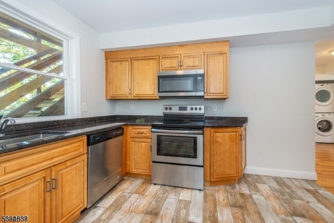 Building Photo - 15 Olyphant Pl