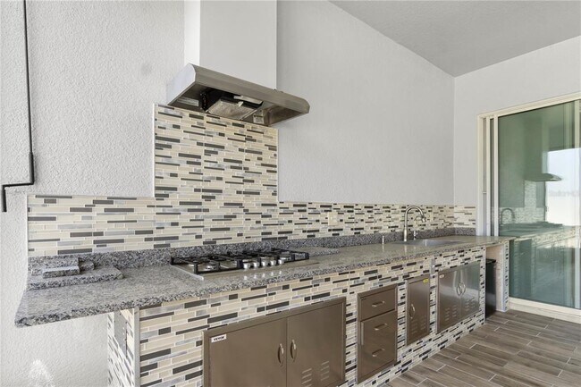 Building Photo - 2320 Symphony Cir