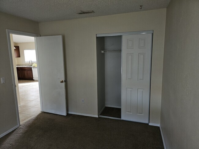 Building Photo - 311 Oak Ln Dr