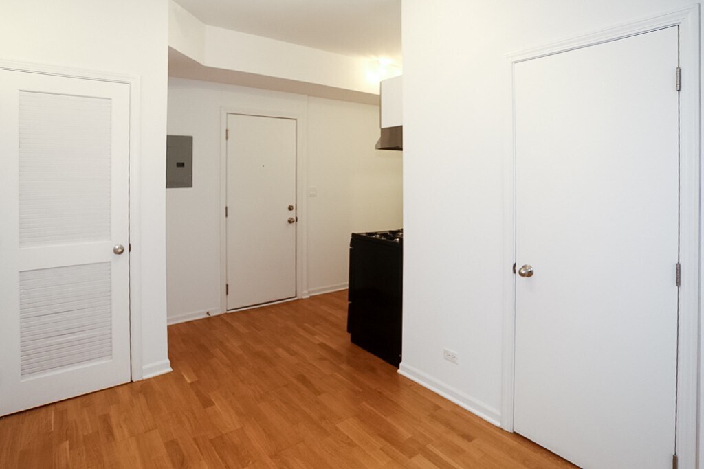 Building Photo - 5054 N Winthrop Ave