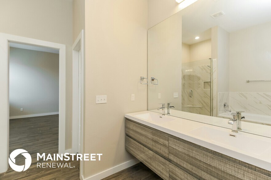Building Photo - 11249 Paradise Out Ln