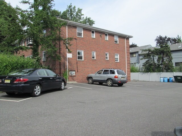Building Photo - 1628 Valley St