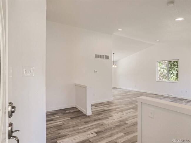 Building Photo - Beautifully Updated Home in the Columbine ...