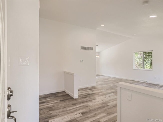 Building Photo - Take advantage of our limited-time offer: ...